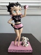 WESTLAND GIFTWARE BETTY BOOP BUNCO BABE W/ PUDGY STATUE FIGURINE 6769 2005 DICE picture