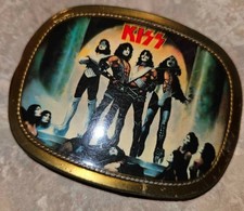 KISS LOVE GUN VINTAGE 1977 PACIFICA COLLECTIBLE BELT BUCKLE ACE PETER GENE PAUL picture