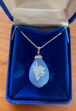 Rare 1st Ed. 1980 Wedgwood blue Jasperware daffodil Easter egg pendant necklace picture