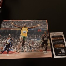 Usain Bolt Autographed 8x10 Photo Gold Medalist Beckett JSA COA picture