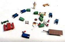 N Scale outdoor Details, Picnic table, Mail Boxes, Trash bins, Luggage cart ++ picture