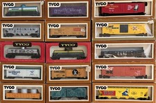 HO Scale Lot Of 15 Tyco Freight Cars. Various Road Names. picture
