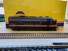 HO Athearn Genesis Northern Pacific NP F9 A&B #7004C&D Both PWR TESTED RUNS 2037 picture