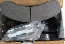NEW FLEETRITE/ NAVISTAR FLTH786 HYDRAULIC DISC BRAKE PAD SET W/ HARDWARE KIT picture