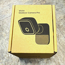 Vivint Outdoor Camera Pro Wi-Fi IP Outdoor/Weatherproof White VS-ODC400-WHT picture