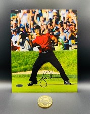 Tiger Woods Signed 8x10 Photo With COA (3235412) (Golf) picture