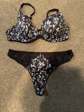 Victoria’s Secret Size 36C Body Bra With Matching Thong Size Large picture
