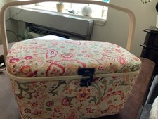 VTG Floral Fabric Covered Cushioned Sewing Box Plastic Tray Included picture