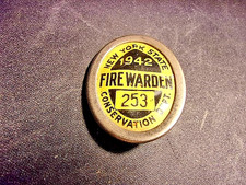 VINTAGE RARE 1942 NYS CONSERVATION DEPT FIRE WARDEN PINBACK BADGE picture