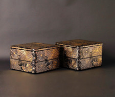 Fine Wajima Lacquer Two-Tier Jubako with Chrysanthemum Makie, Showa Period ZF84 picture