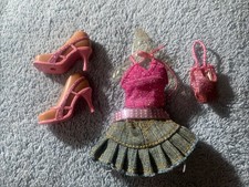Bratz Doll Step Out Yasmin Replacement Shirt Skirt Shoes Feet Purse picture