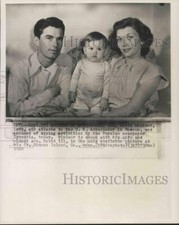 1960 Press Photo Colonel David Windsor with wife and son Davis III in Georgia picture