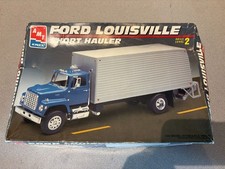 AMT Ertl 1/25 Ford Louisville Short Hauler Delivery Box Truck Model Kit 6460 picture