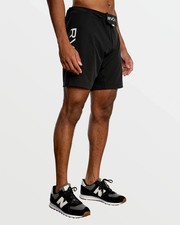 RVCA Men's Fight Scrapper 17