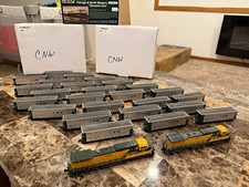 KATO N Scale Chicago & North Western C44-9W Diesel Locomotive DC Analog 106-2451 picture