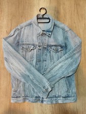 Gap 1969 light-wash denim jacket featuring a classic button-front picture