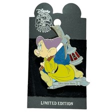 RARE Disney Trading Pin Artist Choice Limited Edition Dopey Dwarf Light *SIGNED picture