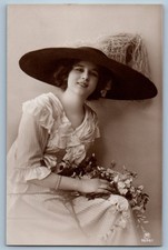 c1910s Pretty Woman With Big Hat And Flowers Smiling RPPC Photo Antique Postcard picture