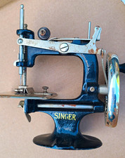 Singer Vintage Miniature Toy Sewing Machine Black Cast Metal Hand Crank picture