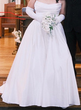 White Strapless Sleeveless Ball Gown Princess Wedding Dress with Train picture