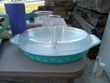 Vintage Pyrex Snowflake 1-1/2 qt. Divided Casserole Dish Turquoise w/Lid picture