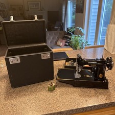 vintage 1940s singer sewing machine Featherweight picture