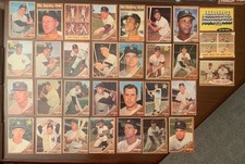1962 Topps MLB Baseball NY Yankees (31)/Berra+Ford/Star CARDS/NO Mantle/NO Maris picture
