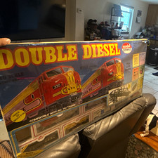 Model Power HO Santa Fe Double Diesel Starter Set 90pc Analog MPN 9010 picture