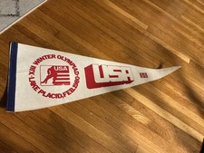 1980 lake placid team usa hockey pennant in very good condition. Miracle on Ice picture