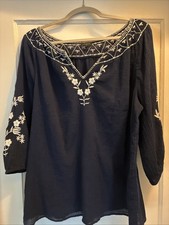 TALBOTS Plus Size 1X Navy Blue Tunic Top V Neck with White Floral Embroidery EUC picture