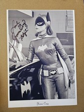 PHOTO W/ COA, ORIGINAL  BATGIRL YVONNE CRAIG HAND-SIGNED 8.5