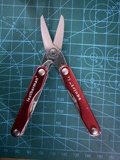 RETIRED Leatherman Squirt S4 MultiTool Red DISCONTINUED Very NICE picture