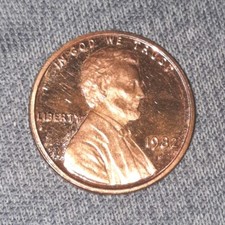 1982 s Lincoln Memorial Small Cent One Cent 3.11 gr  Penny Uncertified Ungraded picture