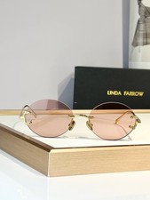 Linda Farrow LFL1130 are luxury titanium glasses with an elegant oval shape and picture