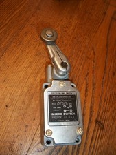HONEYWELL MICRO SWITCH 1LS1 PRECISION LIMIT SWITCH WITH ROLLER LEVER BNWOB picture