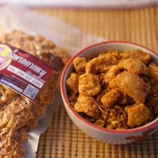 1x200g Thai Crispy Pork Crackling Chili Paste Snack Fried Spicy Savory Food Meal picture