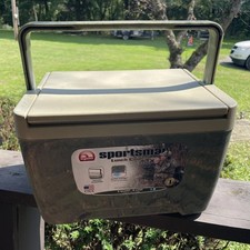 Igloo Sportsman Lunch Cooler 9 Quart Camo Capacity for 13 Cans Made in the USA picture