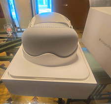 Apple Vision Pro 512GB Standalone VR Headset 90Hz USB-C Audio/Mic picture