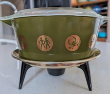 vintage pyrex zodiac 575 with lid, stand, and advertisement insert picture