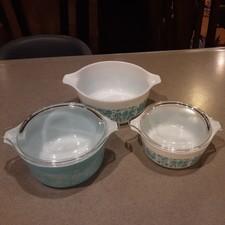 3 Vintage Pyrex Aqua Butterprint Amish  casserole dishes 474, 473, 472 Two Lids picture
