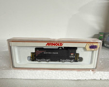 Arnold Boston & Maine SW1 Diesel Locomotive N Scale 1:160 DC Analog X-445 picture