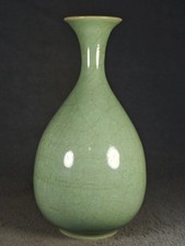 Ancient Chinese Ru ware celadon-glazed Yuhuchun vase with crackle glaze picture