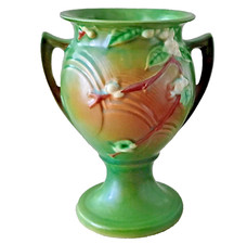 VINTAGE ROSEVILLE POTTERY GREEN SNOWBERRY TROPHY VASE #1UR-8 MCM USA picture