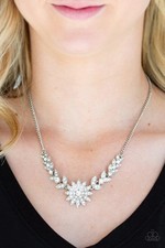 Garden Glamour White Necklace Paparazzi New picture