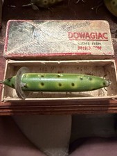Early Heddon 200 - 2 pin collar. With unmarked down bass box  in frogs spot picture