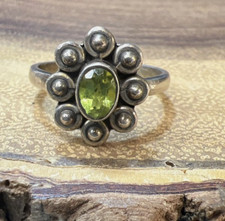 Vintage 925 Sterling Silver Peridot Modernist Floral Ring Size 7 picture