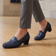 Vintage Cobbie's Navy Leather Woven Heeled Loafers Preppy Retro Womens Size 7W picture