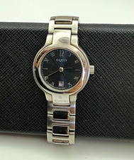 Gucci 8900L Women's Swiss Made Quartz Watch Charcoal Dial Date Steel Bracelet picture
