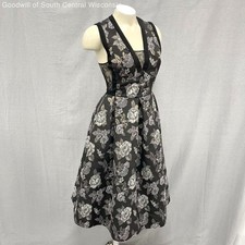NWT Women's TOPSHOP Multicolored A-Line V Neck Floral Pleated Midi Dress Sz 4 picture