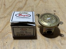 Dwyer Instruments Series 1900 Compact Low Differential Pressure Switch 1910-5 picture